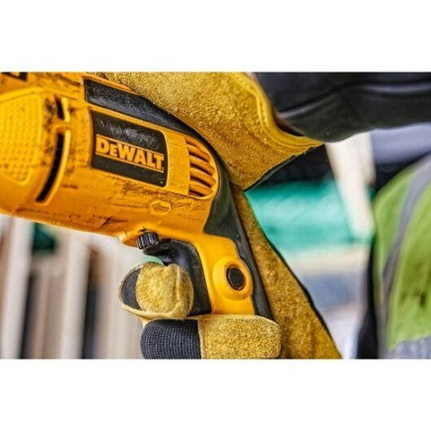 WIERTARKA UDAROWA 701W 13MM KLUCZYK DEWALT